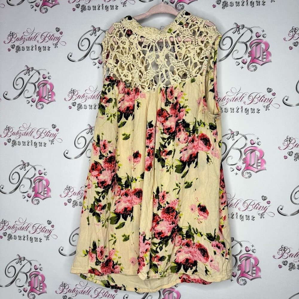 Warehouse one tank top roses 🌹 Floral Crochet tank shirt
